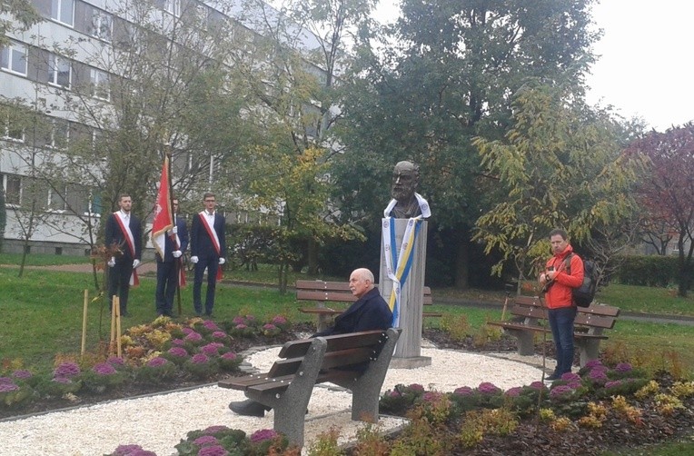 Pomnik Hipokratesa w Katowicach