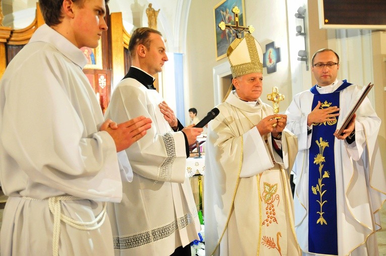 Puławy z relikwiami św. Jana Pawła II. Wprowadził je osobisty sekretarz świętego papieża 