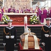 W uroczystościach uczestniczyło 5 biskupów, wśród nich wywodzący się z diecezji abp Mirosław Adamczyk, nuncjusz apostolski w Panamie. 