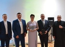 ▲	Laureaci nagrody „Przyjaciel Roku Betanii” z ks. Janem Chodelskim i ks. Krzysztofem Bochniakiem.