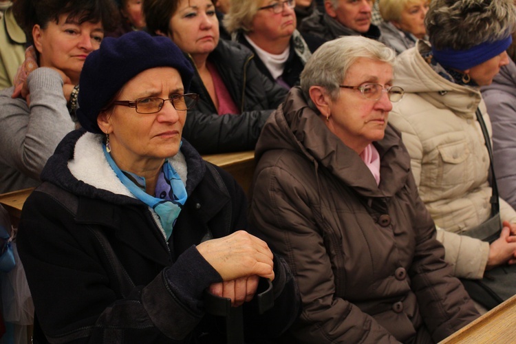 Zakończenie peregrynacj figurki Matki Bożej Fatimskiej w deicezji świdnickiej 