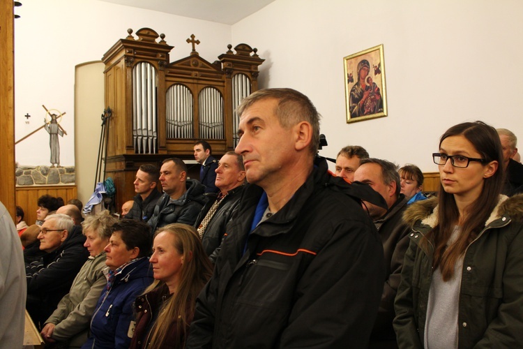 Zakończenie peregrynacj figurki Matki Bożej Fatimskiej w deicezji świdnickiej 