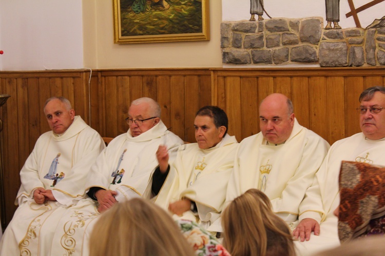 Zakończenie peregrynacj figurki Matki Bożej Fatimskiej w deicezji świdnickiej 