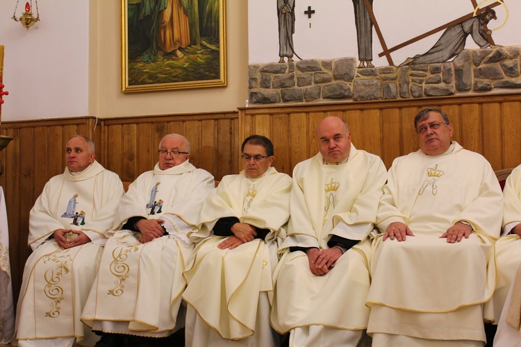 Zakończenie peregrynacj figurki Matki Bożej Fatimskiej w deicezji świdnickiej 