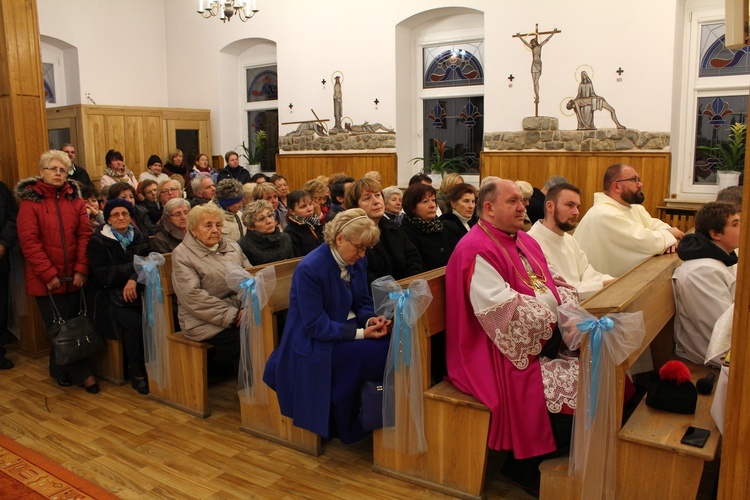 Zakończenie peregrynacj figurki Matki Bożej Fatimskiej w deicezji świdnickiej 