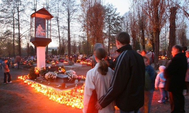 Po co modlitwy i odpusty za zmarłych?