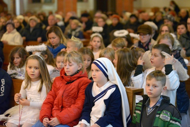 Różaniec ze świętymi w Radomiu