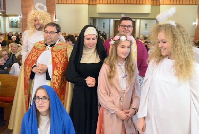 Różaniec ze świętymi w Radomiu