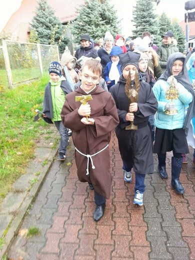 Orszak Wszystkich Świętych w Brzegu Dolnym