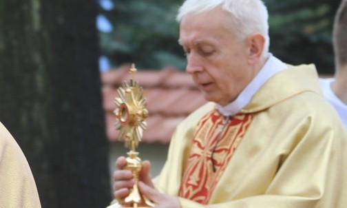 Podczas uroczystości odbyło się wprowadzeniem do parafii relikwii św. Jana Pawła II