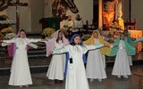 Dziecięca grupa taneczna "Harfa Dawida" tańcem uwielbiła Boga