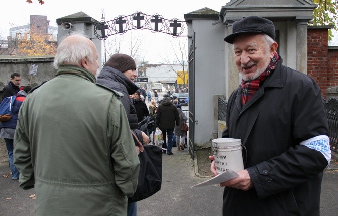 Kwestowali na Powązkach po raz 43.