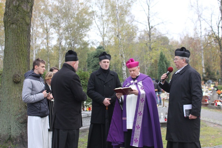 Nabożeństwo na cmentarzu Centralnym w Gliwicach