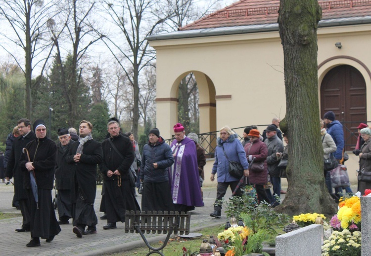 Nabożeństwo na cmentarzu Centralnym w Gliwicach