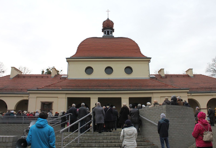 Nabożeństwo na cmentarzu Centralnym w Gliwicach