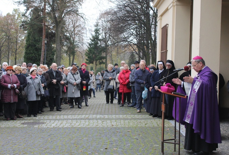 Nabożeństwo na cmentarzu Centralnym w Gliwicach