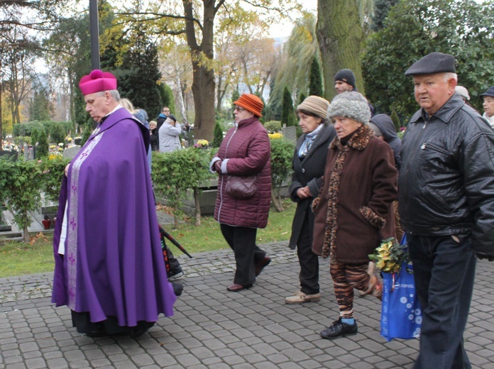 Nabożeństwo na cmentarzu Centralnym w Gliwicach