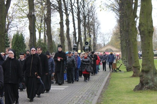 Nabożeństwo na cmentarzu Centralnym w Gliwicach
