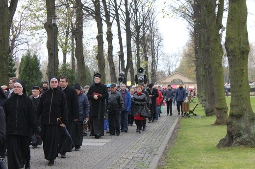 Nabożeństwo na cmentarzu Centralnym w Gliwicach