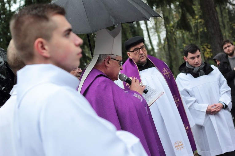 Obchody Wszystkich Świętych na cmentarzu komunalnym w Koszalinie