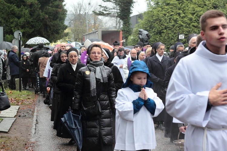 Obchody Wszystkich Świętych na cmentarzu komunalnym w Koszalinie