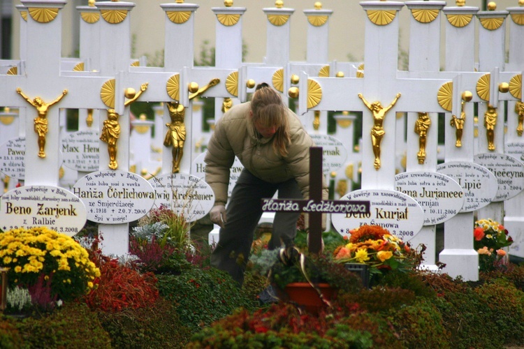 Cmentarz parafialny w łużyckiej Ralbicy