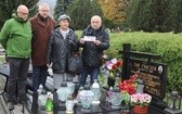 Znaki pamięci na grobach opozycjonistów