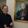 Ks. Albert Warso, wicepostulator procesu beatyfikacyjnego bp. Piotra, zachęca do modlitwy przez jego wstawiennictwo