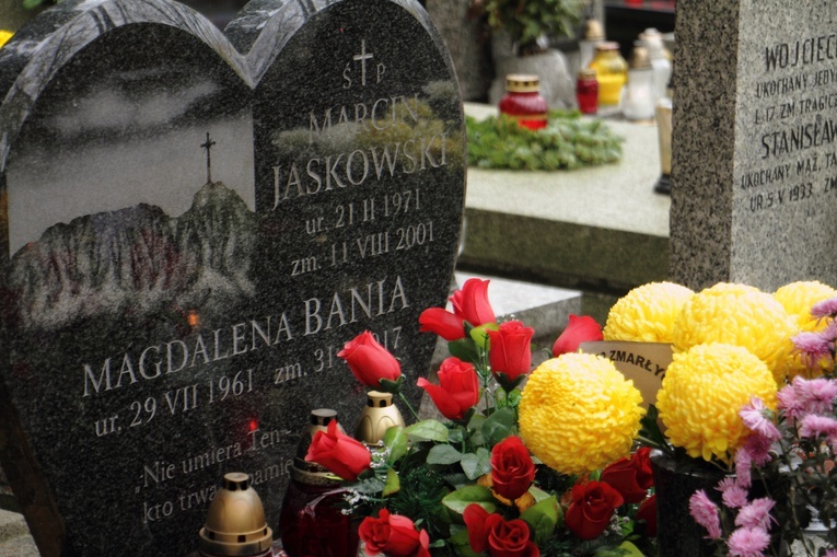 Dzień Zaduszny na cmentarzach Rakowickim i Wojskowym