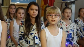 Na zakończenie spotkania wystąpiły dziewczęta z zespołów Four M i Małe Four M oraz solistka Katarzyna Lach, które brały udział w jednym z grantów