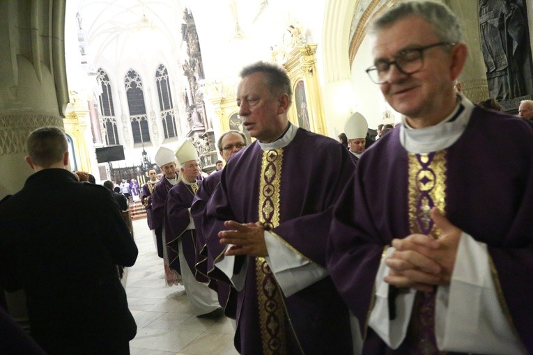 Modlitwa za zmarłych biskupów