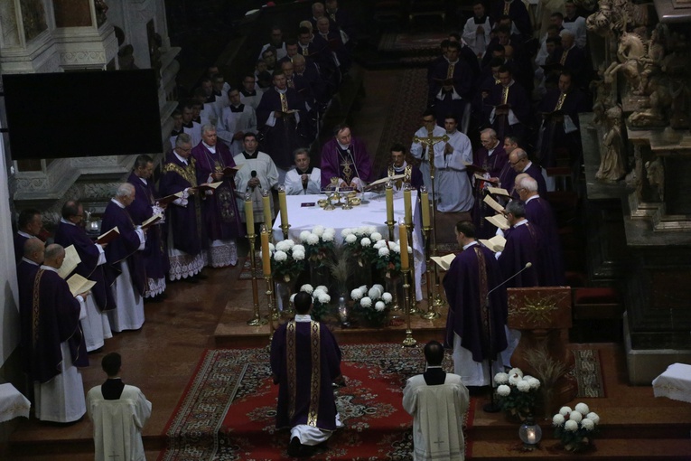 Modlitwa za zmarłych biskupów