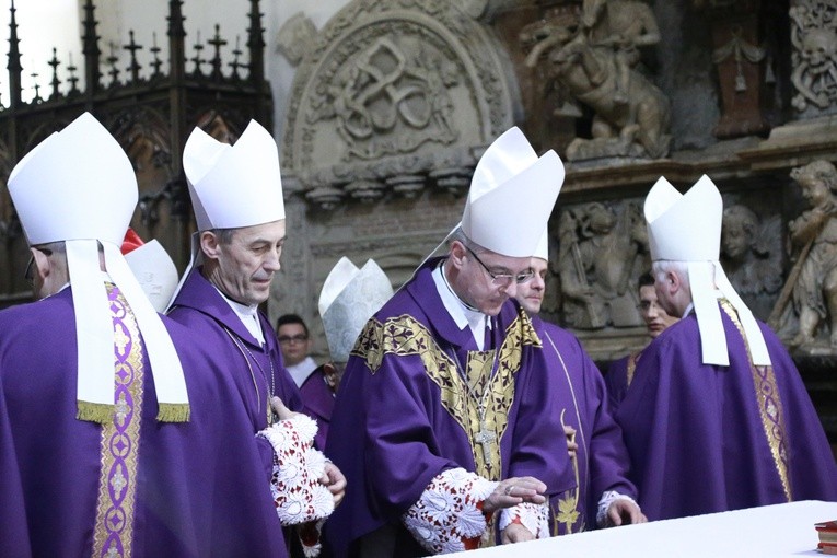 Modlitwa za zmarłych biskupów