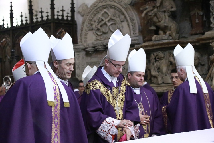 Modlitwa za zmarłych biskupów