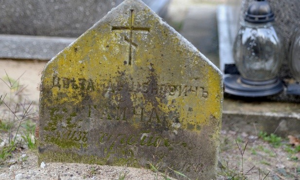 Prawosławni odwiedzają cmentarze
