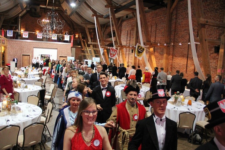 Bezalkoholowy Bal Niepodległościowy na zdjęciach