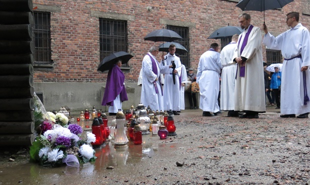 Msza św. w byłym KL Auschwitz