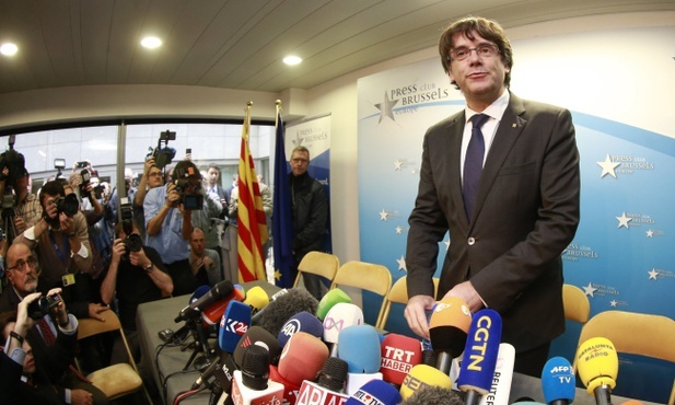 Puigdemont i jego czterech współpracowników oddali się w ręce policji