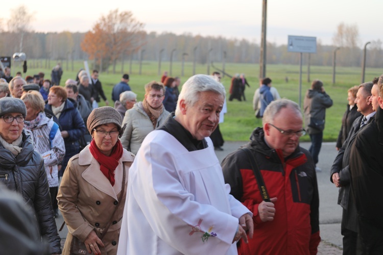 32. Droga Krzyżowa za zmarłych - w byłym KL Auschwitz-Birkenau - 2017