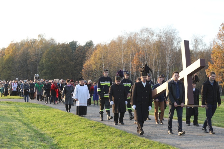 32. Droga Krzyżowa za zmarłych - w byłym KL Auschwitz-Birkenau - 2017