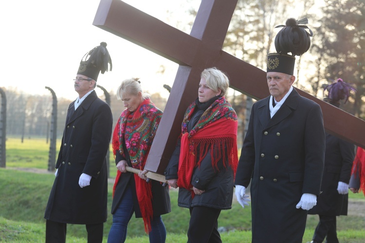 32. Droga Krzyżowa za zmarłych - w byłym KL Auschwitz-Birkenau - 2017