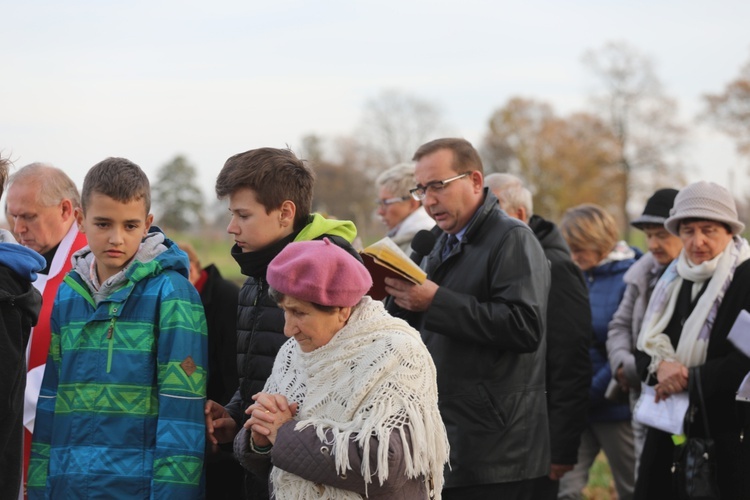 32. Droga Krzyżowa za zmarłych - w byłym KL Auschwitz-Birkenau - 2017