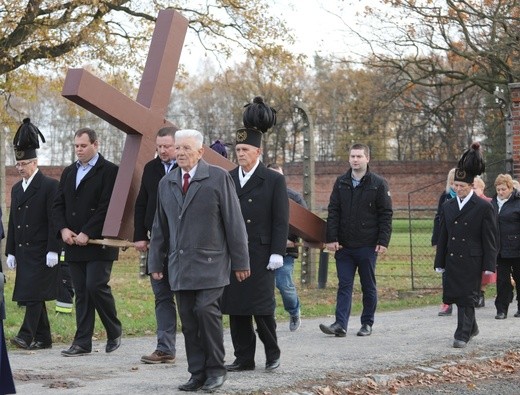 32. Droga Krzyżowa za zmarłych - w byłym KL Auschwitz-Birkenau - 2017