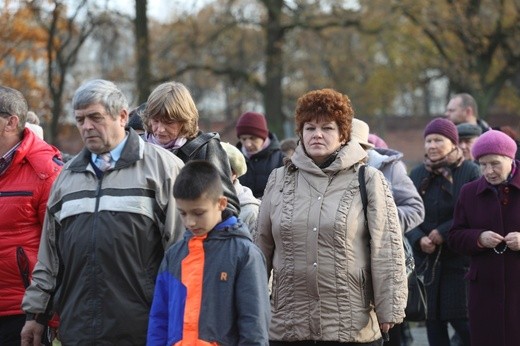 32. Droga Krzyżowa za zmarłych - w byłym KL Auschwitz-Birkenau - 2017