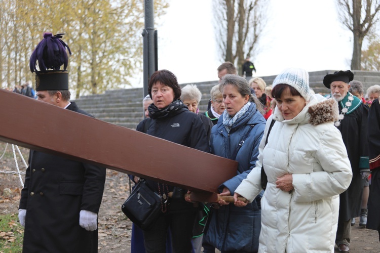 32. Droga Krzyżowa za zmarłych - w byłym KL Auschwitz-Birkenau - 2017