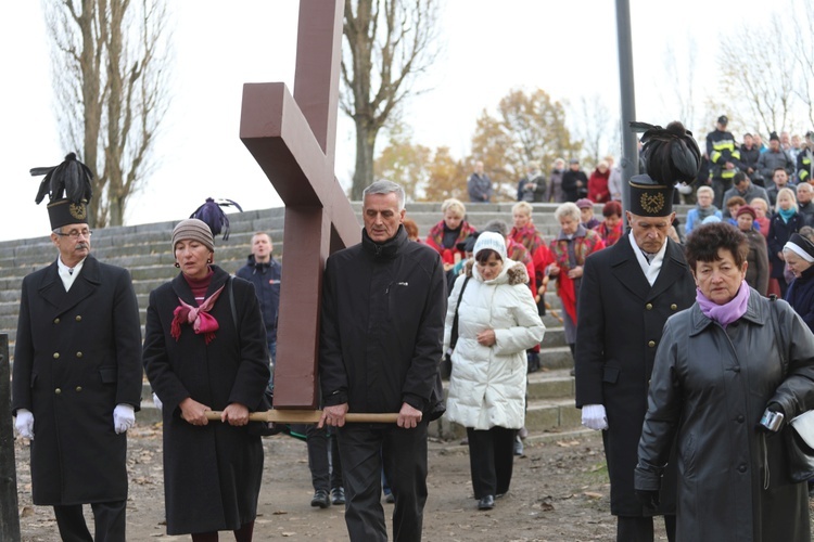 32. Droga Krzyżowa za zmarłych - w byłym KL Auschwitz-Birkenau - 2017