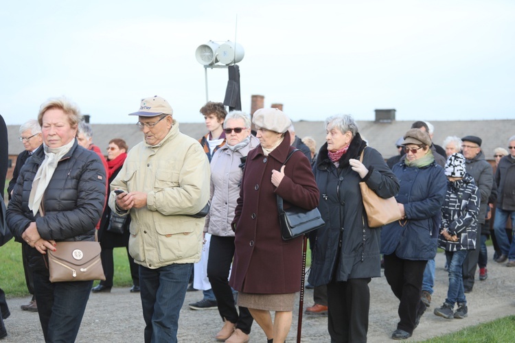 32. Droga Krzyżowa za zmarłych - w byłym KL Auschwitz-Birkenau - 2017