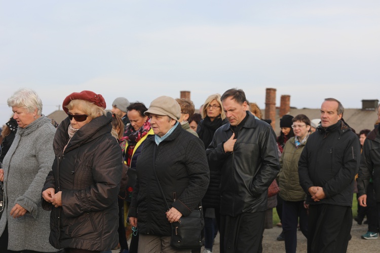 32. Droga Krzyżowa za zmarłych - w byłym KL Auschwitz-Birkenau - 2017