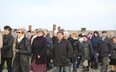 32. Droga Krzyżowa za zmarłych - w byłym KL Auschwitz-Birkenau - 2017