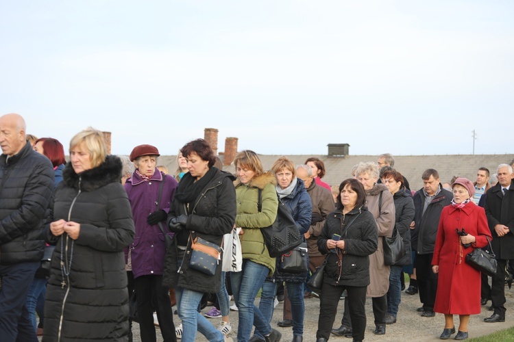 32. Droga Krzyżowa za zmarłych - w byłym KL Auschwitz-Birkenau - 2017